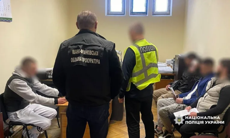 На Франківщині викрили групу хакерів, які обкрадали банківські рахунки