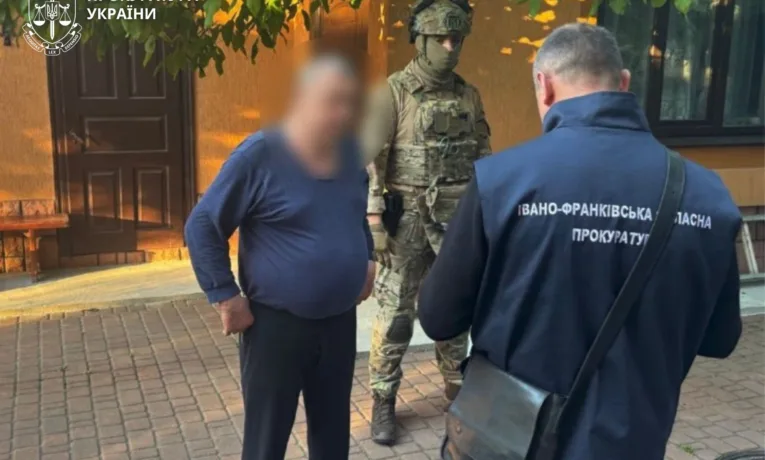 На Прикарпатті топпосадовців міськради підозрюють у вимаганні хабарів від бізнесу