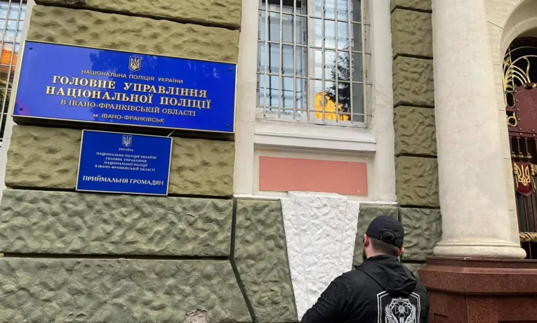 Обшуки в поліції Івано-Франківщини: затримано високопосадовців