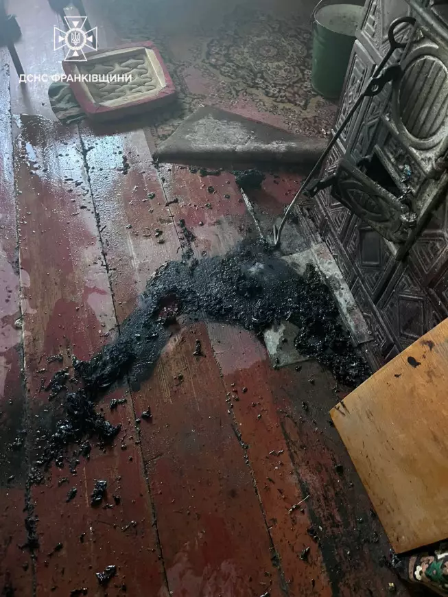 На Франківщині рятувальники ліквідували пожежу та врятували чоловіка