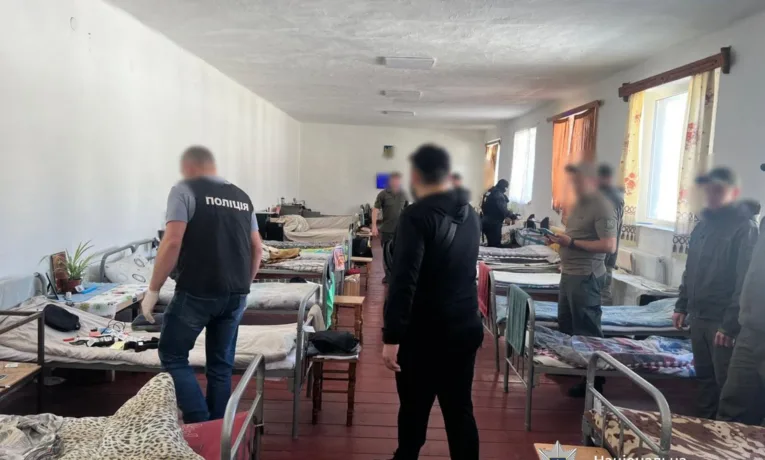 Поліція викрила канал постачання наркотиків до Коломийської виправної колонії