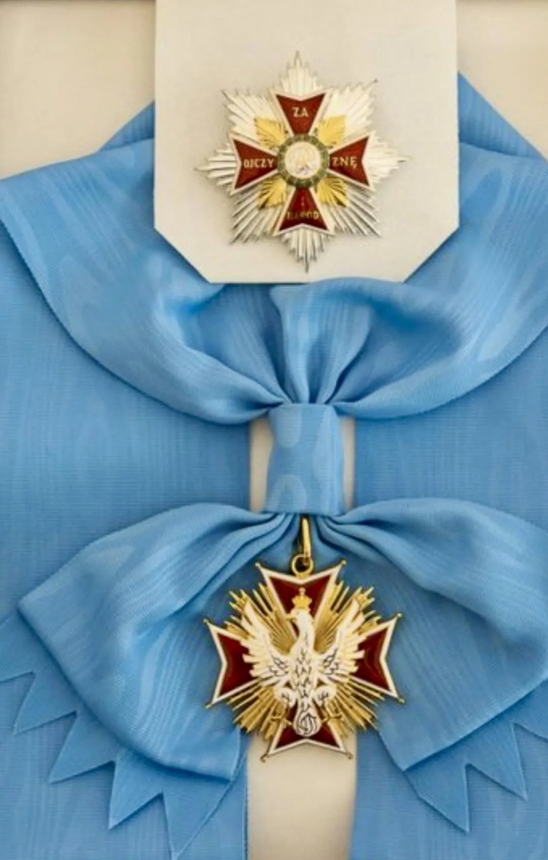 Білйи орел