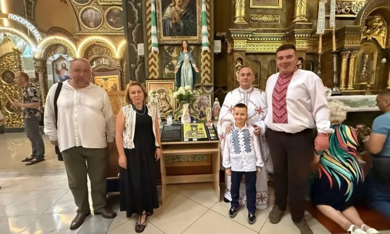 До храму в Калуші передали унікальну тифлоікону «Гошівська Богородиця»