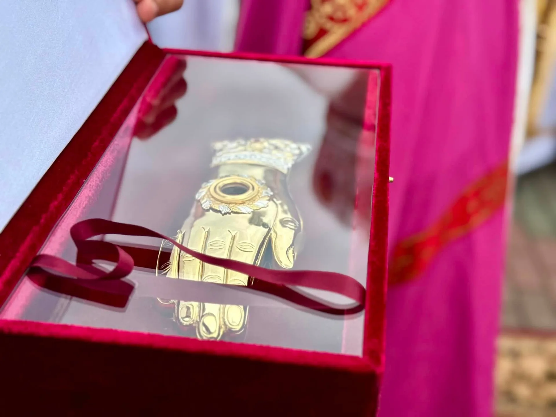 Історична подія для Калуша: до міста передали мощі святого Івана Хрестителя