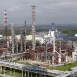 На Прикарпатті шукають вихід із кризи на «Карпатнафтохімі»: людей залишили без зарплат