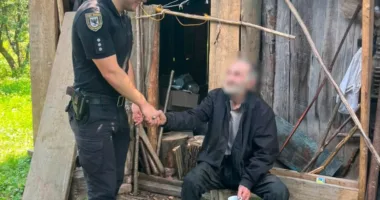 На Прикарпатті після трьох діб пошуків знайшли 76-річного чоловіка, який заблукав у лісі
