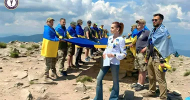 На Говерлі встановили рекорд України: 35 військових і ветеранів взяли участь у найвищому телеефірі