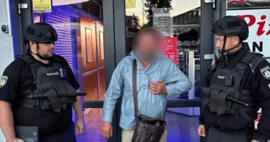 Виламав двері та проник у магазин: у Надвірній затримали 51-річного чоловіка
