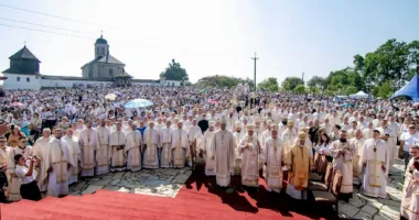 Молитва за мир та воїнів на крилосі
