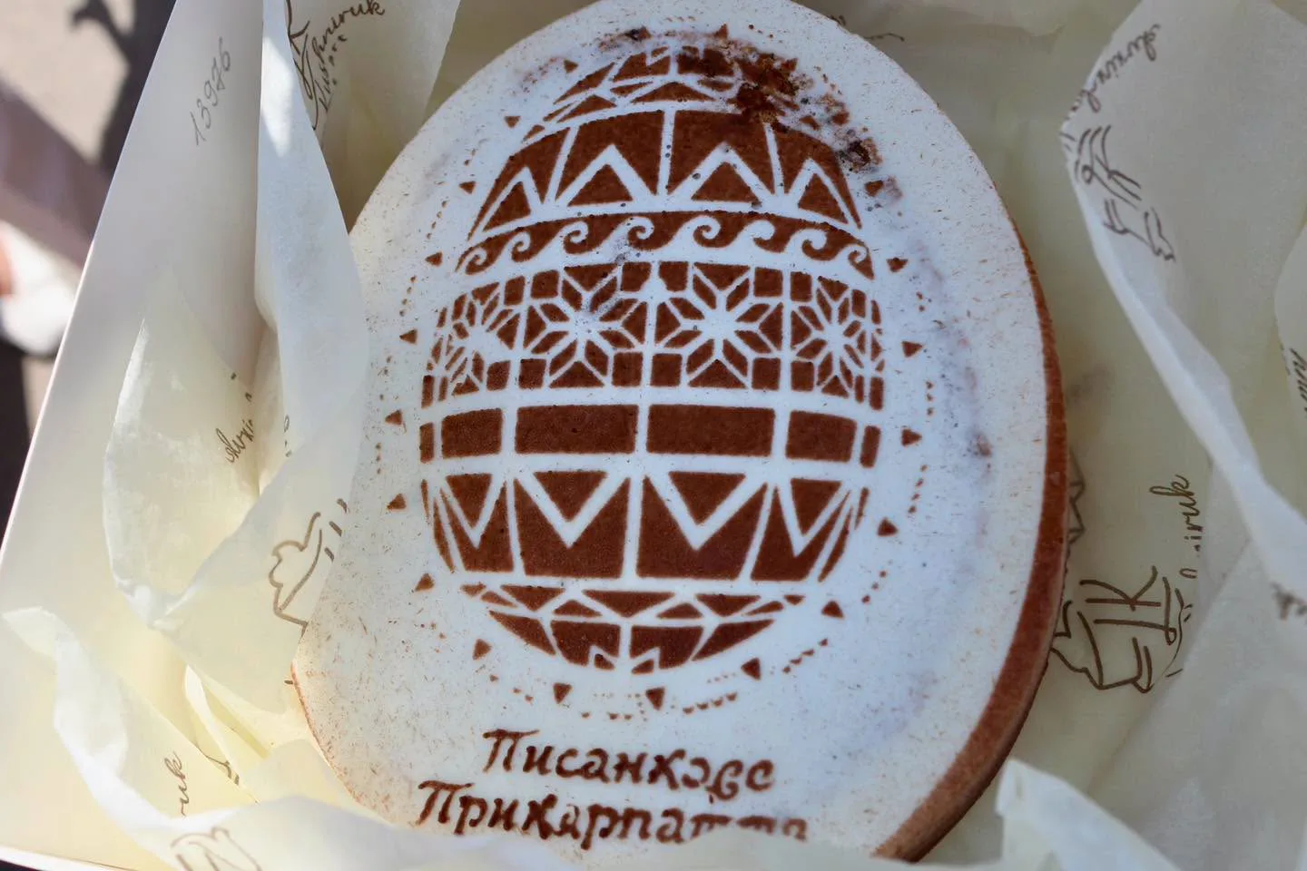 «Писанкове Прикарпаття»: у Коломиї створили унікальний торт у формі музею «Писанка»