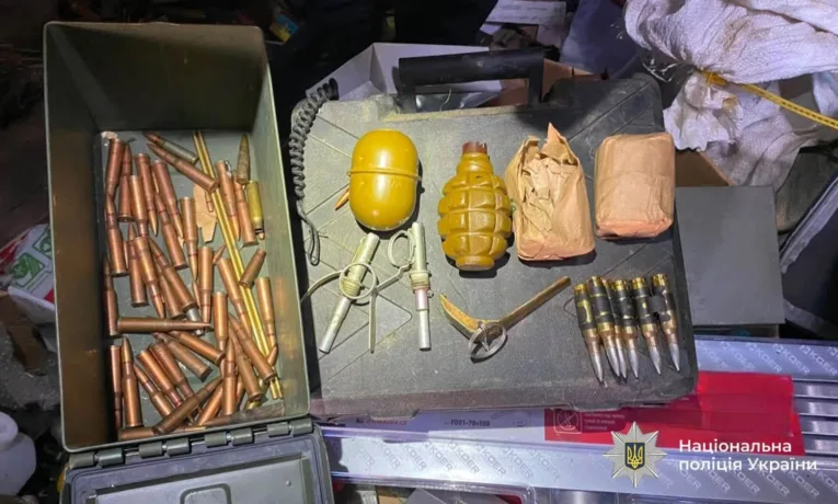 102 патрони та дві гранати: на Верховинщині жінка зберігала боєприпаси на горищі