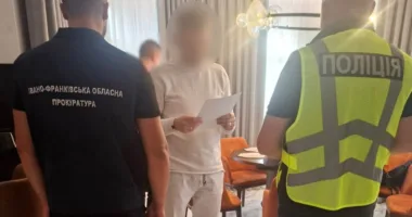 Ошукав трьох знайомих на понад 5,4 млн гривень: на Прикарпатті викрили 38-річного чоловіка
