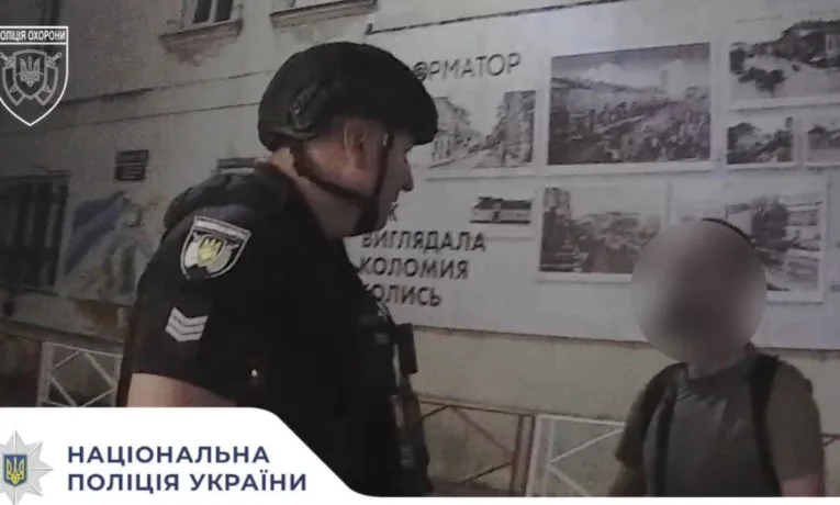 Розбив пляшку та погрожував людям: у Коломиї затримали нетверезого чоловіка