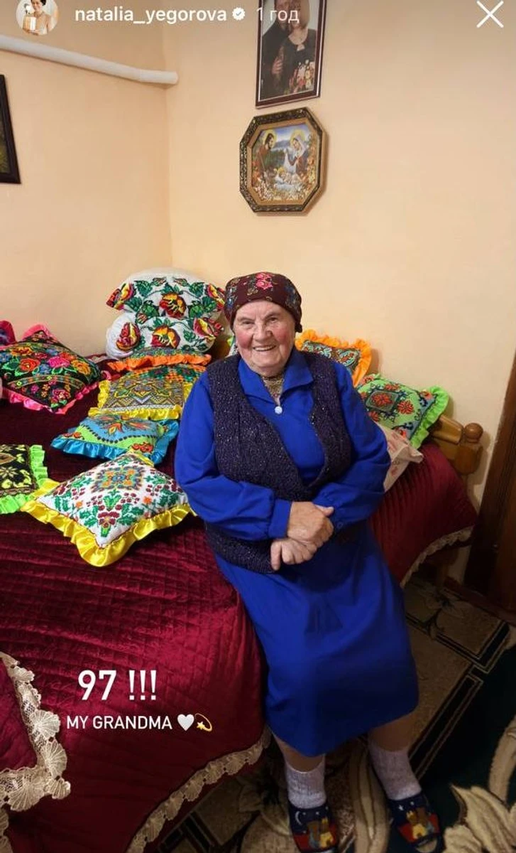 Колишня дружина Віталія Кличка приїхала на Прикарпаття та показала свою 97-річну бабусю