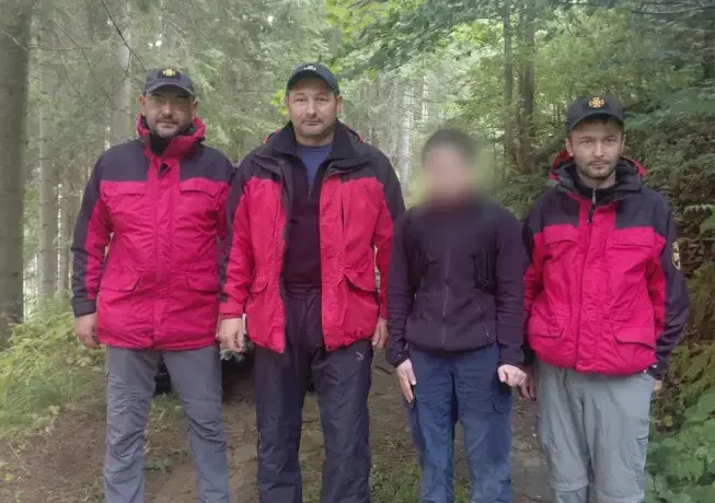 На Верховинщині рятувальники розшукали туристку, яка заблукала в горах