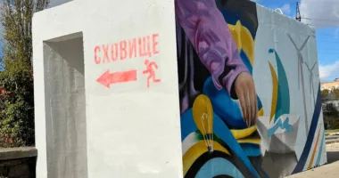 В Івано-Франківську до кінця року встановлять 10 бетонних укриттів біля великих зупинок