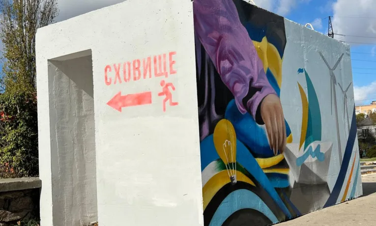 В Івано-Франківську до кінця року встановлять 10 бетонних укриттів біля великих зупинок